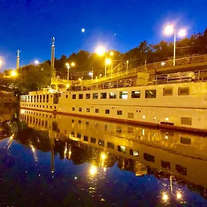 Florentina Boat Ботель