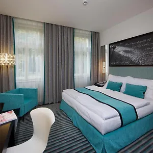 4* Hotel Red & Blue Design